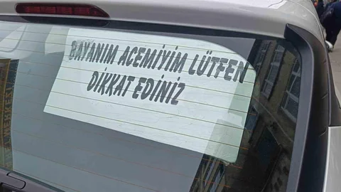 Acemi Sürücünün Arka Cam Yazısı İlgi Çekti