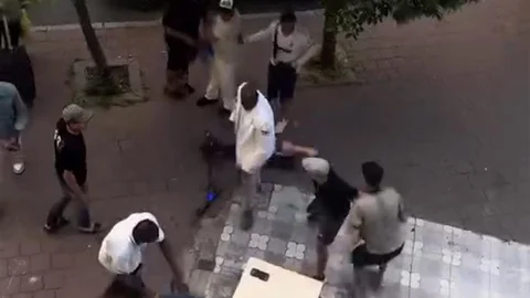 İstanbul Fatih’te Bıçaklı Kavga Görüntülendi