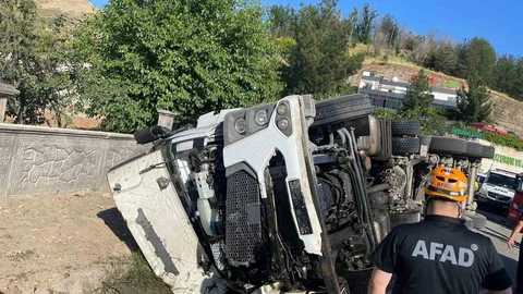 Siirt’te Tır-Otomobil Çarpışması