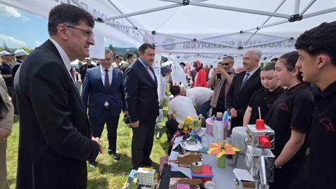 Ahteri İmam Hatip Ortaokulu'nda Geri Dönüşüm Projeleri Sergilendi