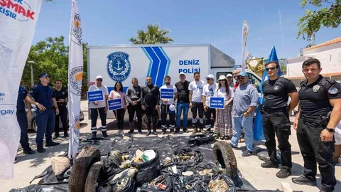 İzmir Kocakum Plajı'nda Atık Temizliği