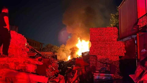Bursa'da Geri Dönüşüm Tesisi Yangını