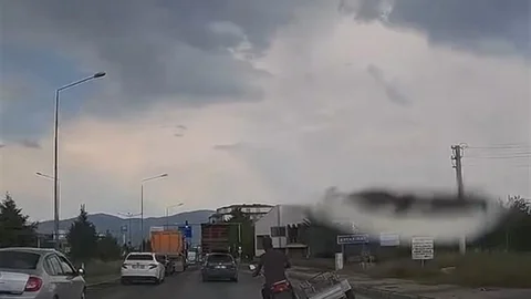 Elazığ'da Motosikletli Tehlikeli Yolculuk