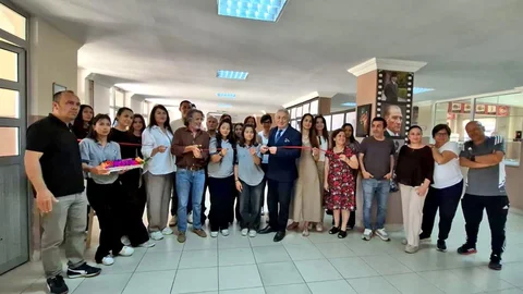 Çeşme'de Öğrenci Resim Sergisi Açıldı