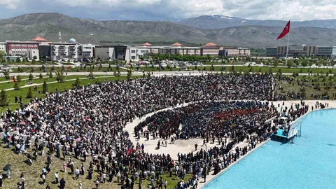 Erzincan'da Mezuniyet Töreni Coşkusu