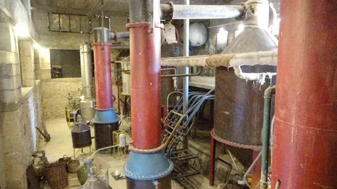 Isparta'da Gül Yağı Fabrikası Ziyaretçi Akınına Uğruyor