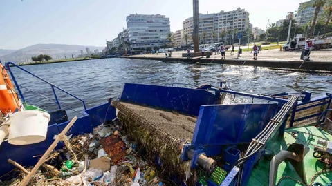İzmir Körfezi'nde Temizlik Çalışmaları