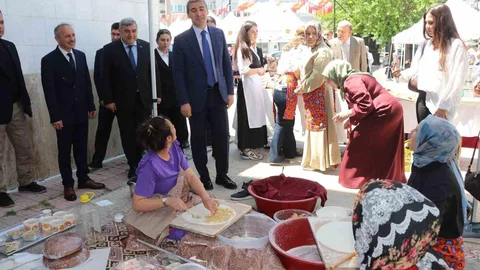 Afyonkarahisar'da Yıl Sonu Sergisi Açıldı