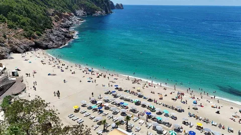 Kleopatra Plajı Yaz Turistleriyle Dolu