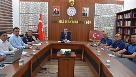 Salihli'de Metruk Binalara Yıkım