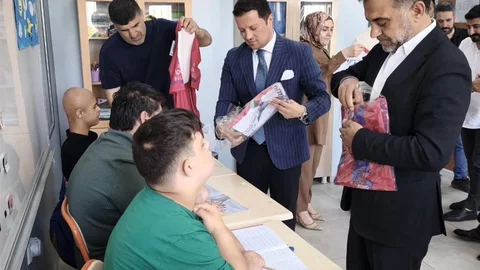 Mardin'de Özel Eğitim Öğrencilerine Forma Hediyesi