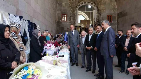 Tarihi Mekanda El Emeği Ürünler Sergilendi