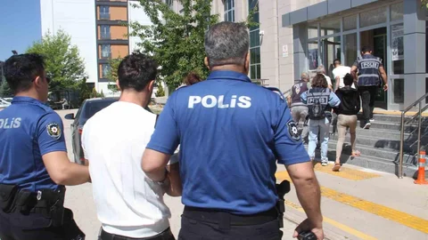 Konya'da Sahte Altın Dolandırıcıları Adliyeye Sevk Edildi
