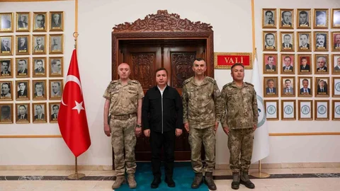 Vali Aydoğdu, Komutanları Ağırladı