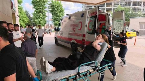 Bursa'da Otomobil ve Minibüs Çarpıştı