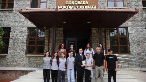 Gökçeada'da Öğrencilerden Edebi Başarı