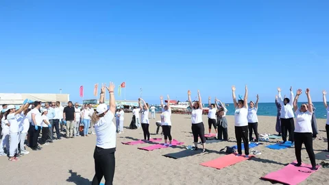 Aksu'da Plaj Temizliği Etkinliği