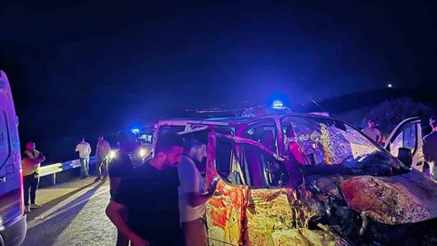 Bingöl'de Panelvan Araca Çarpan Ata Çarpma