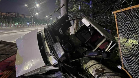 Kayseri'de Otomobil Bahçeye Uçtu