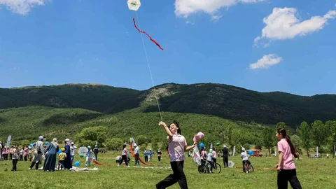 Bilecik'te Uçurtma Şenliği Coşkusu