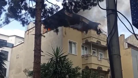 Bursa'da Çatı Yangını Paniğe Neden Oldu