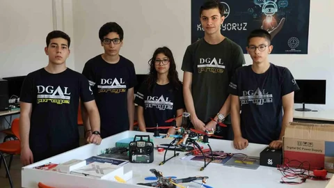 Liseli Gençlerden Otonom Dron Projesi