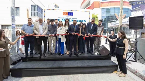Mersin'de Dijital Gençlik Merkezi Açıldı