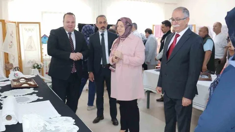 Şuhut'ta Yıl Sonu Sergisi Yoğun İlgiyle Karşılandı