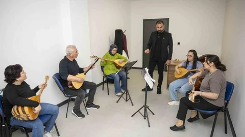 Mersin'de Ücretsiz Müzik Kursları Tamamlanıyor