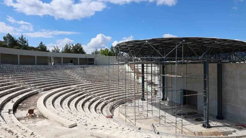 Şadan Gökovalı Tiyatrosu Yenileniyor