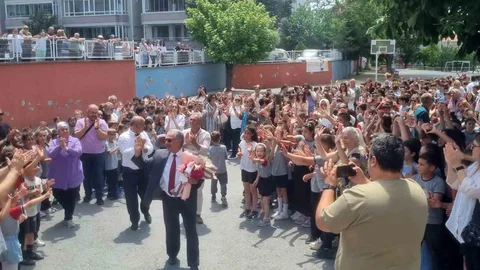 Edirne'de Okul Müdürü Emekli Oldu