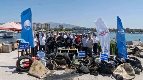 İzmir'de Deniz Temizliği Yapıldı