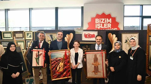 Başiskele'de Yıl Sonu Sergisi Açıldı