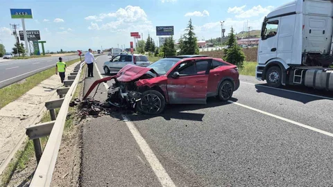Ankara'da Üç Araçlı Trafik Kazası