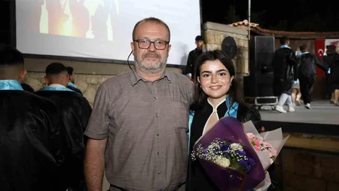 Bahar Topcu, Antalya'da Tek Kız Mezun Oldu