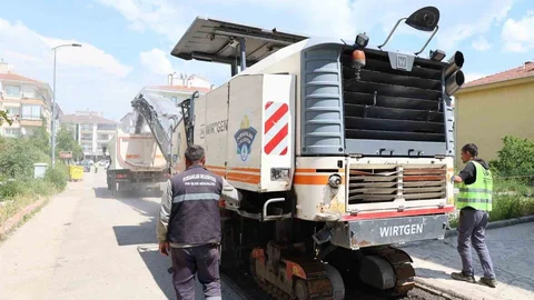 Pursaklar’da Asfalt Çalışmaları Devam Ediyor