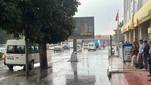 Çorum'da Aniden Gelen Sağanak Yağış
