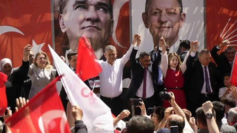Özgür Özel Tekke'de Açıklamalarda Bulundu