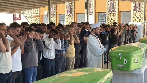 Sivas'ta Trafik Kazası Sonrası Cenaze Töreni