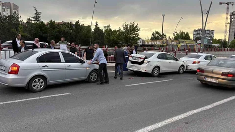Kayseri'de Trafik Kazası: 4 Araç Çarpıştı