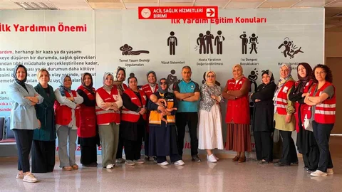 Kızılay Ekiplerine İlk Yardım Eğitimi Verildi
