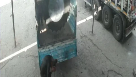 Siirt'te Lastik Patladı, İki Yaralı Var