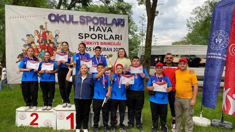 Denizli'de Öğrencilerin Roket Başarısı