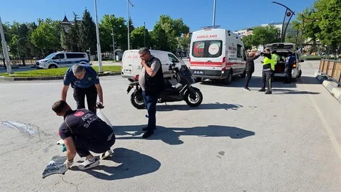 Kütahya'da Motosiklet ve Elektrikli Bisiklet Kazası