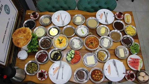 Van Kahvaltısı Dünya Kahvaltı Günü ile Tanıtılıyor