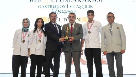 Ayvalık'ta Davul Zurnalı Karşılama
