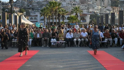 Geri Dönüşüm Defilesi Kuşadası'nda Gerçekleşti