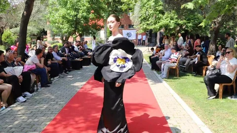 Bayındır’da Moda Defilesi Gerçekleşti