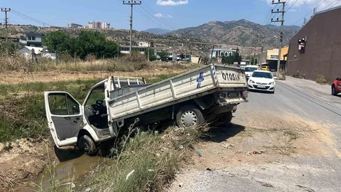 Aydın'da Kamyonet Kanalda Uçtu