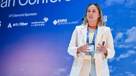 Bengisu Avcı'dan İzmir'de İlham Veren Konuşma